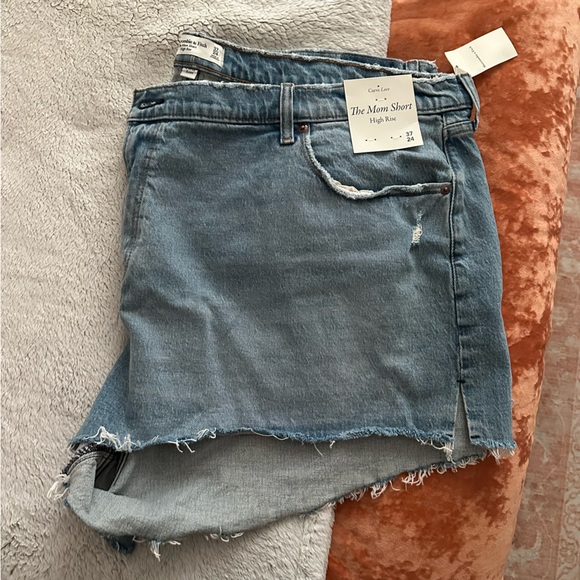 Abercrombie and Fitch Curve Love high rise denim mom shorts size 37 NWT - Picture 1 of 5